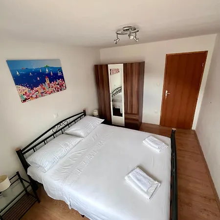 アパート Tudor Nikola