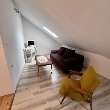 Tudor Nikola * フヴァル