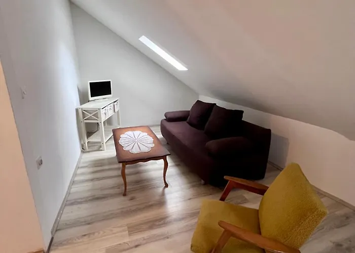 Tudor Nikola * Hvar Town