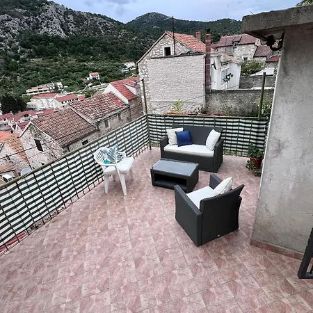 Tudor Nikola Apartment *