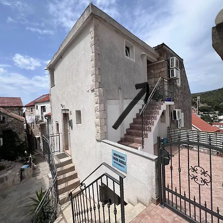 Apartment Tudor Nikola Hvar Town