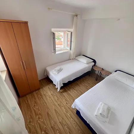 Tudor Nikola * Hvar Town