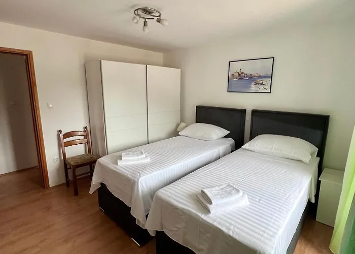 Tudor Nikola Apartamento