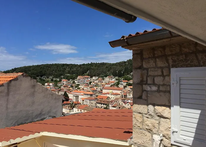 Tudor Nikola Apartamento