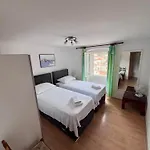 Tudor Nikola Appartement *