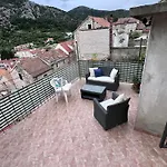 Tudor Nikola Appartement *